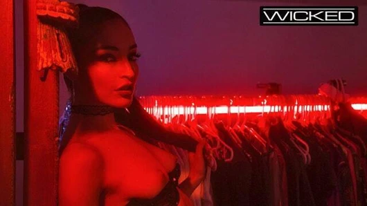 Kötü - emily willis iyi bir eşek sikişiyor