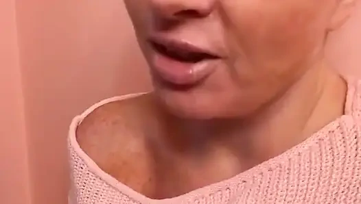 Çıplak güne başlamaya hazırlanırken