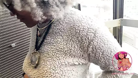 Asansörde teşhircilik