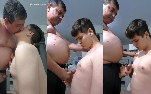 Kalın yaraklı üvey baba oğluna boşalıyor