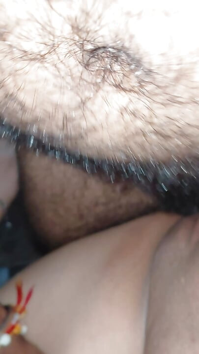 Desi Bhabhi'nin bileziklerini görmek kalbi mutlu etti