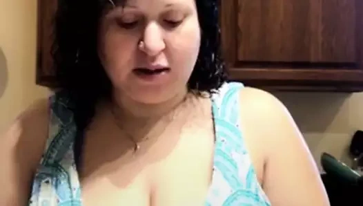 Büyük memeli iri güzel kadın orta yaşlı seksi kadın