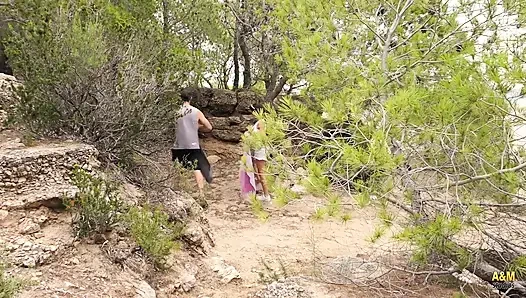 Olgun adam plaj kızıyla sikiştiğinde.