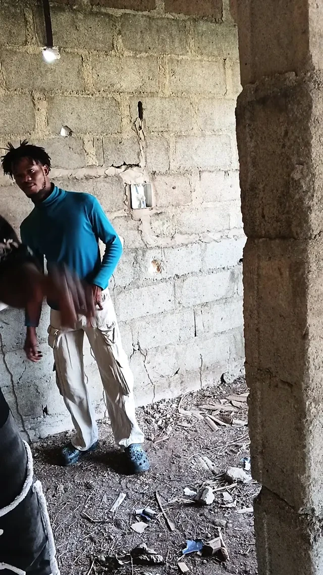 Okulun arka bahçesindeki sondajın başlangıcı