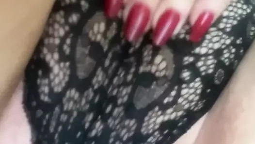 Islak külot ve krem amcığımla oynuyorum