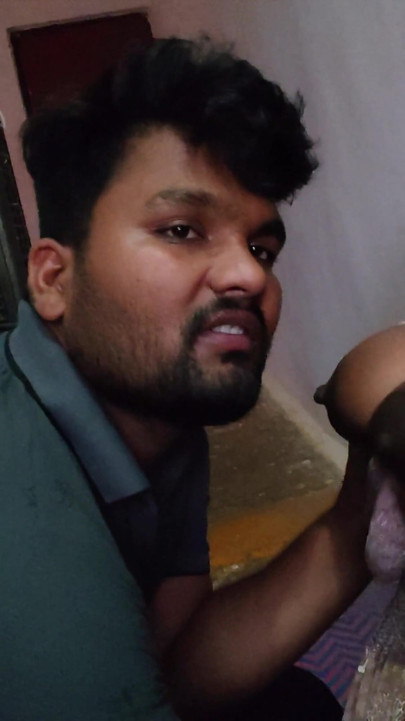 Bhabhi aapne boyfriend ko ghar bula leti he aaur aapne bade bade boobs aapne boyfriend se chusvati he aaur boyfriend… | Clip 1