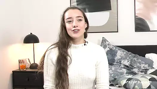 Leipzig'li yoga öğretmeni Medea dev bir dildoyla dorğa ulaşıyor