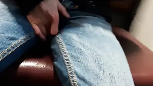 Boşalana kadar halka açık bir trende riskli bir şekilde mastürbasyon yapıyorum