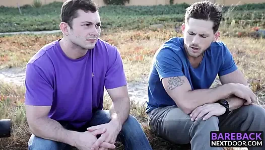 Roman todd sevgilisi johnny riley'i dövmekten hoşlanıyor