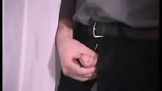 İki Ateşli Azgın Fahişe Sikilebilmeleri Için Erkek Izleyicilerini Baştan Çıkarıyor