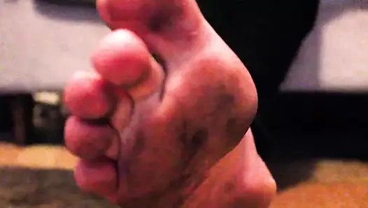 Kirli ayaklarımı yala