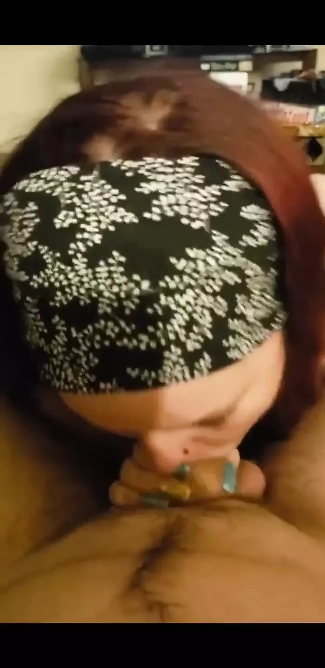 Kittie capri sikini emiyor ve yutuyor