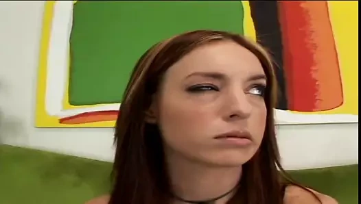 Sıcak piliç vuruş ve berbat üzerinde horoz süre üzerinde onu diz