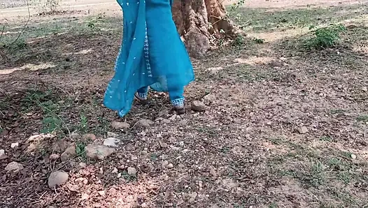 Hintli çift seks kocası karısını sikiyor