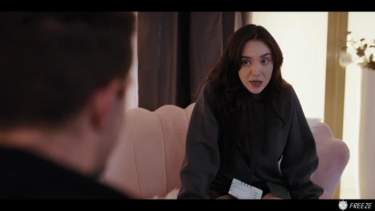 Jimmy kripto dolandırıcısı Catehrine Knight'ı donduruyor ve onu seks bebeği gibi sikiyor - tam sahne