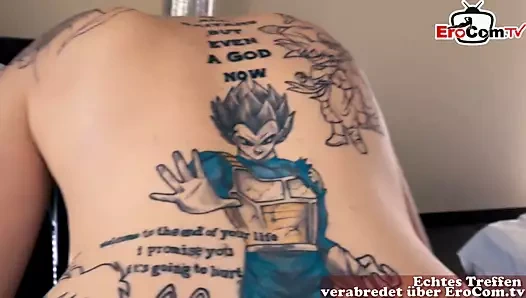 Dövmeli alman sarışın almak yukarı at the sokak için bir sikme