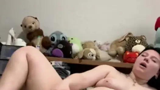 Üniversiteli kız senin için kendini sikiyor