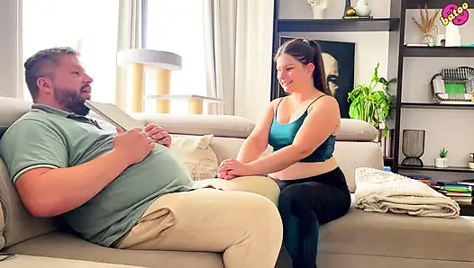 Genç evli kadın Lexi kredi kartı almak için babasının yarağını emiyor