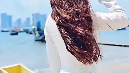 Plaj kenarında muz çalılıklarında Ao Dai ile hızlı bir sikişiyor - bölüm 1