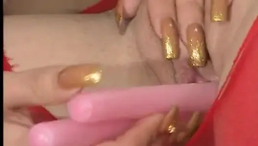 Külotlu çoraplı lezbiyenler amcık yalıyor ve tutkuyla dildo yapıyor