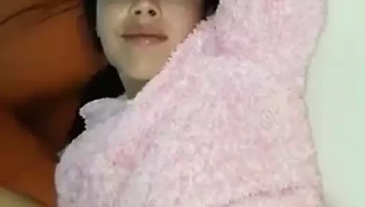 Yemek ye, tüttür, kız kardeşini sik ve tekrar et- danni nehirleri