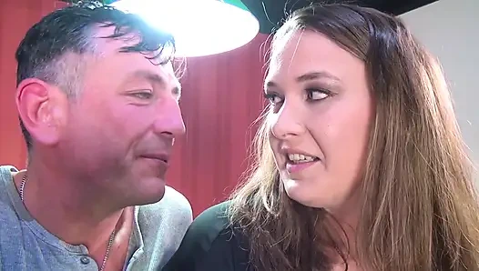 Dövmeli büyük götlü piliç tombul götüne sikiliyor