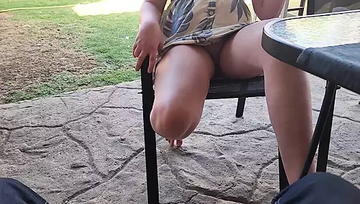 Ateşli sarışın ben izlerken ve mastürbasyon yaparken amını teşhir ediyor