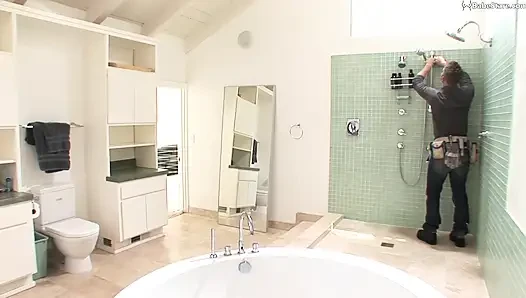 Bir evli kadın tatlı bir çifte zevk sürprizi alıyor!