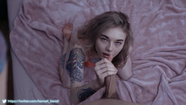 Oda arkadaşım beni ve büyük yarağımı hayal ediyor. İstediğini alıyor. Karneli Bandi