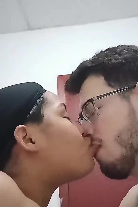 New York Abd'li 18 yaşındaki esmer büyük sarkık memeler üvey erkek kardeşinin büyük yarağını sikiyor bölüm 69