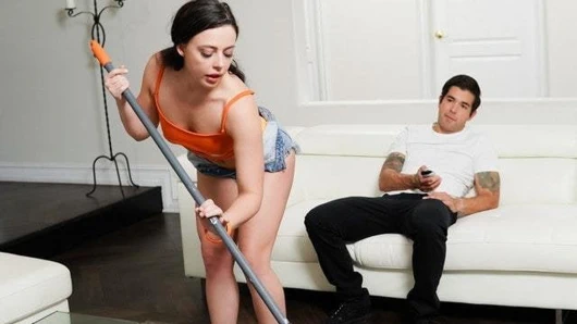 Üvey kız kardeşi zeminden daha iyi horoz temizler - sadeceteenoral seks