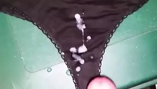 Bailey'nin siyah tangasına boşalmak