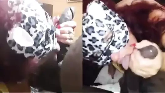 Maskeli beyaz sürtük sağma siyah horoz ve topları tamamlamak için