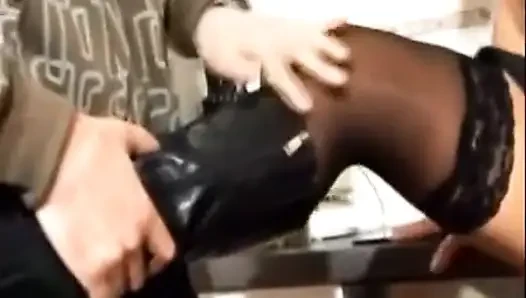 Ayaklarını ve amcığını sikiyor