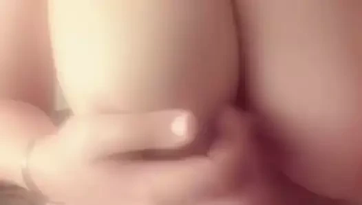 Sıcak arab gösteren büyük göğüsler