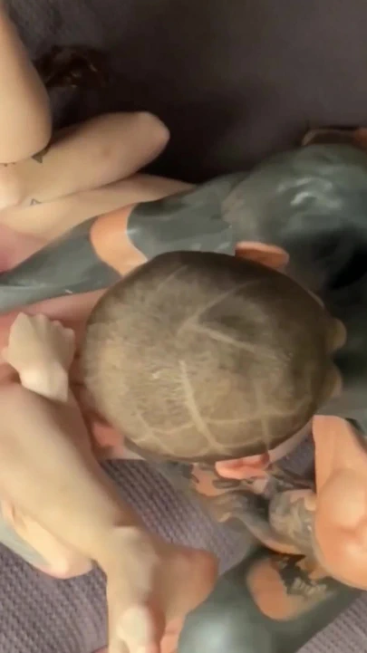 Fışkırtmalı Rus orta yaşlı seksi erkek arkadaş kız arkadaş gerçek çift seks dövmeli baba kado alt kız salem birden fazla dölleme | Klip 1