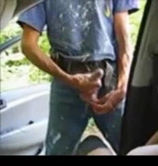 WF99 - Spanner wichst am Auto - Paar schaut zu