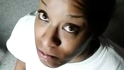 Güzel ela gözleri tekrar yutar