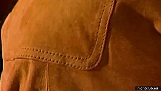 Fotoshooting von seksi orta yaşlı seksi kadın mit amcık gösterisi