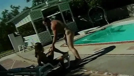 Harika esmer bebek havuz başında yarağa biniyor