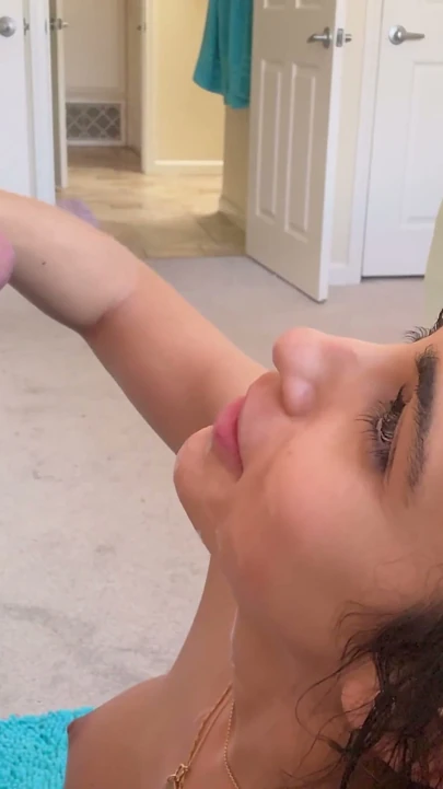 Seksi yeni model ilk seks kasetini yapıyor