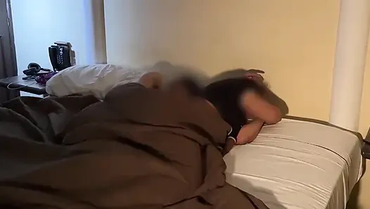 Üvey annem beni üvey babamla karıştırıyor ve sonunda misyoner olarak sikişiyoruz