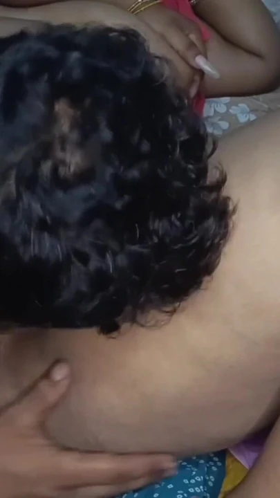 Üvey annem beni bir bahaneyle aradı ve amımı yalamamı ve kırmızı yapmamı istedi | Klip 3