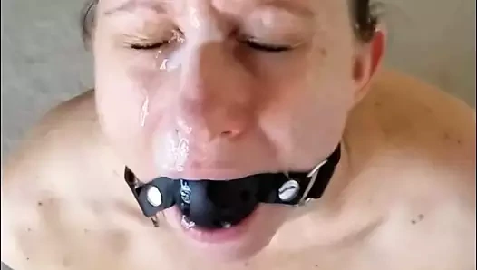 tıkalı yüze boşalma