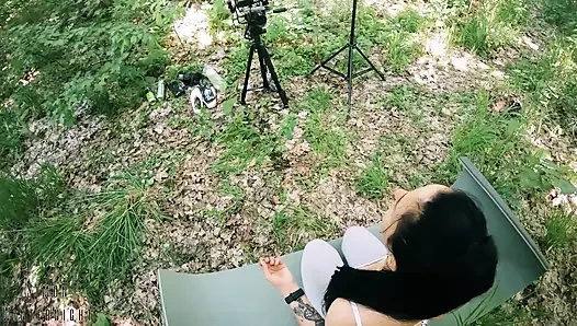 Black lynn ile sahne arkası - bakış açısı serbest kullanım açık havada büyük yüze boşalma (ücretsiz video)