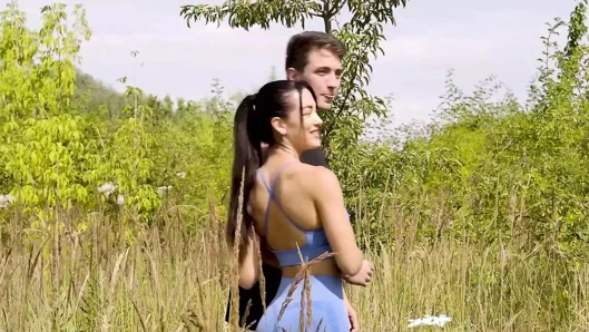 Yoğun bir egzersiz egzersizi yaptıktan sonra kız arkadaşım rahatlaması için benden masaj istedi - teamskeet