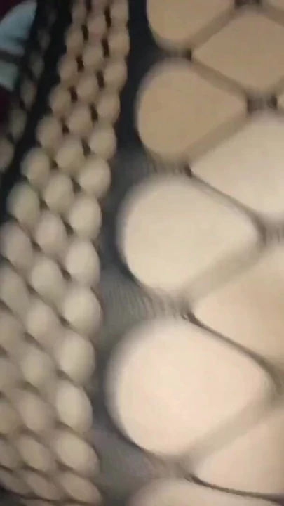 "Ateşli güzel evli kadın kocasını aldatıyor ve erkek arkadaşıyla sikişiyor (ev yapımı video)"