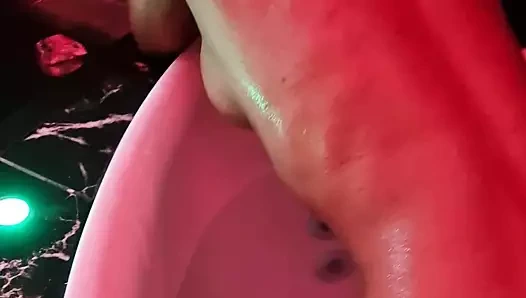 AMAZEMILF BOŞALANA KADAR BANYODA MASTÜRBASYON