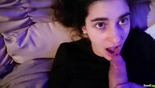 Cette nana va avaler une queue bien a fond