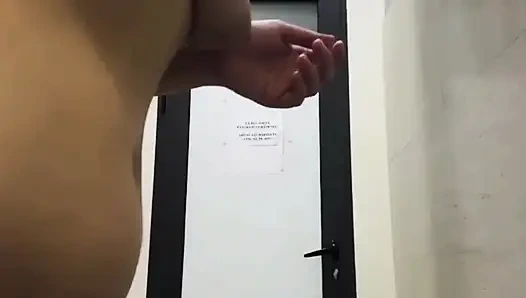 Halkın içinde çifte penetrasyon. Aşırı halka açık sikiş